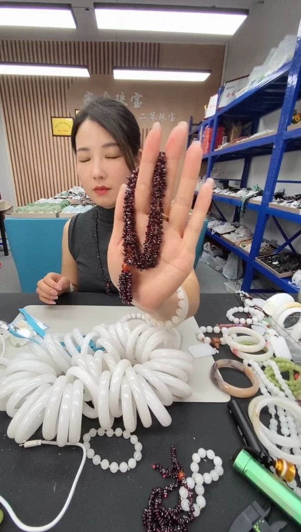 玉                      石榴石