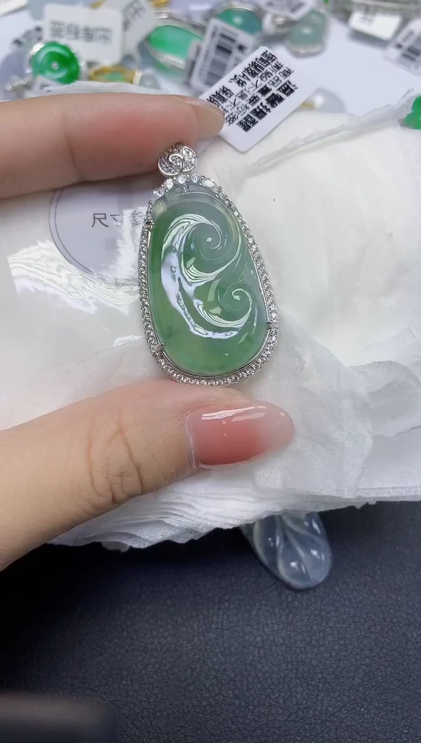 颈饰未镶嵌翡翠天然缅甸翡翠A货多样性发一件
