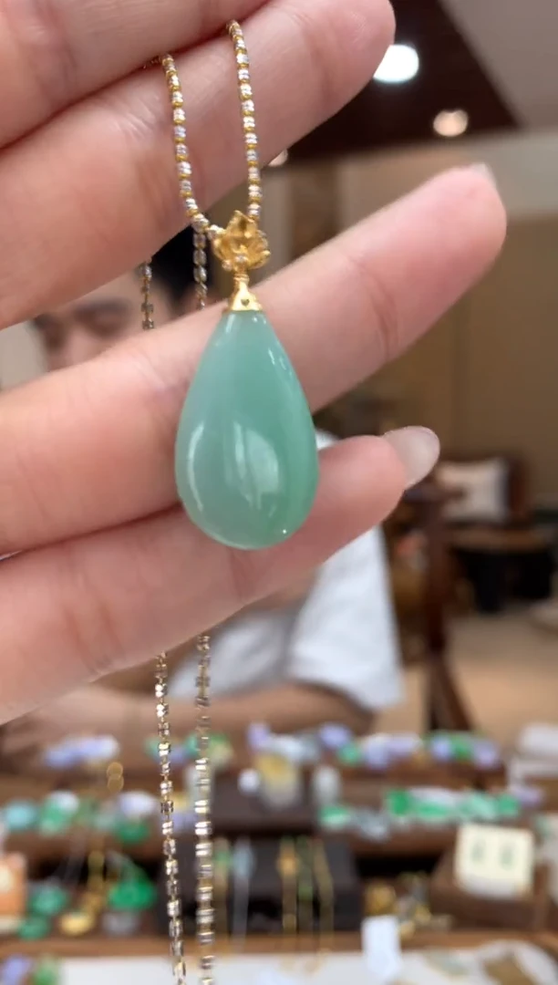 翡翠18K金镶嵌吊坠(不含链)水滴