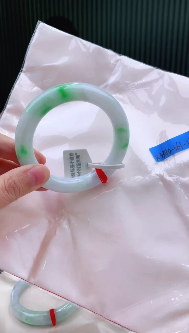 未镶嵌手镯翡翠56