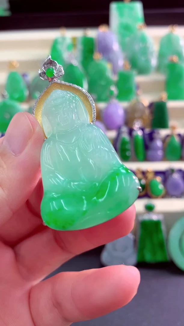 颈饰18K金镶嵌翡翠挂件