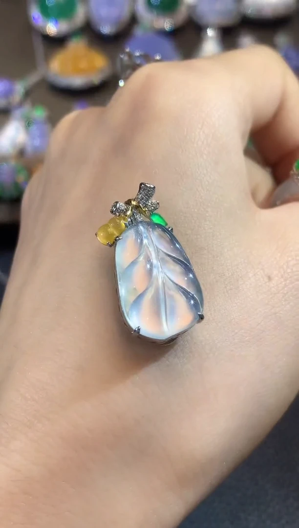 吊坠(不含链)18K金镶嵌翡翠C18