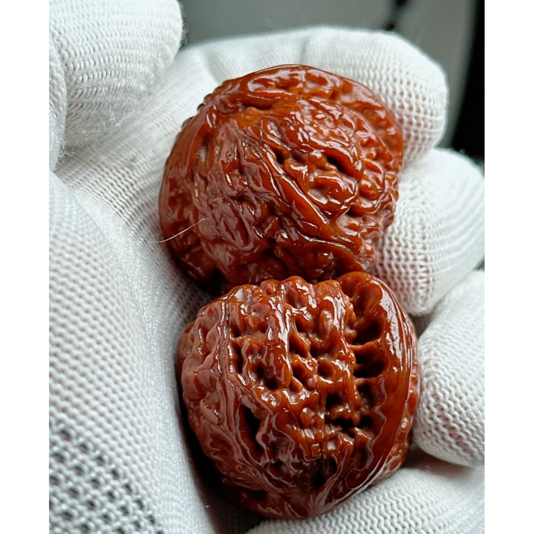 文玩核桃白狮子头骨质佳上色块