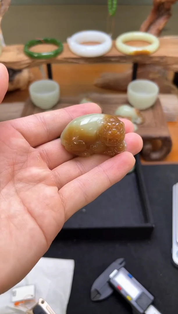 吊坠(不含链)未镶嵌和田玉青*若羌糖黄 貔貅 74