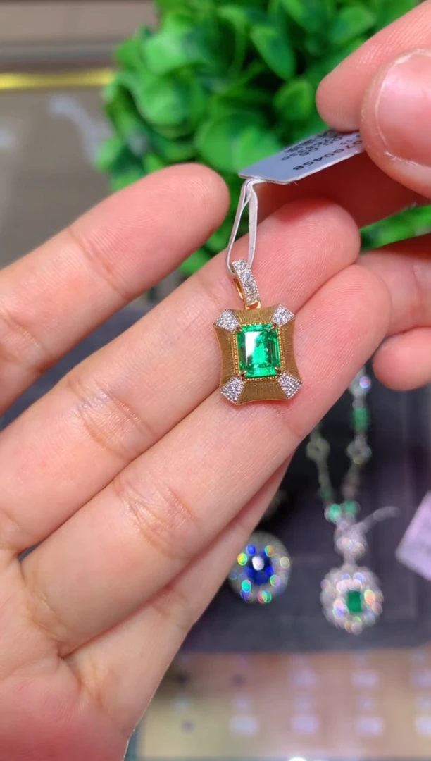 项链18K金镶嵌祖母绿0.86CT