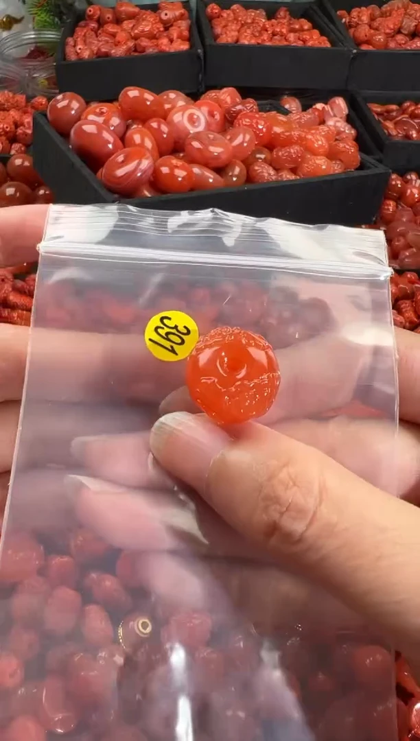 南红玛瑙未镶嵌颈饰1