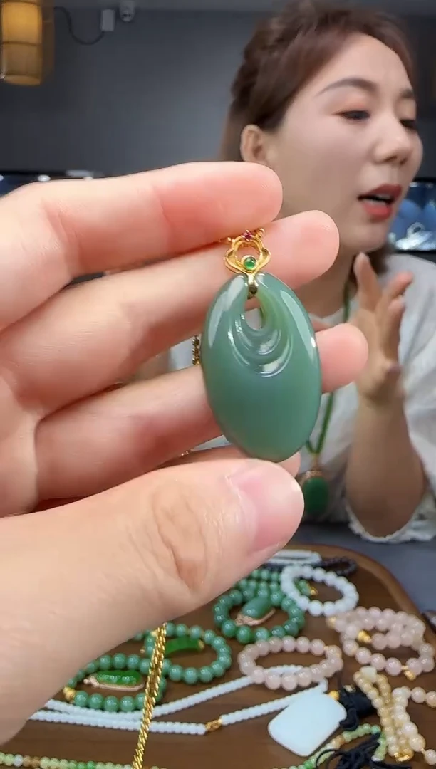 和田玉18K金镶嵌吊坠(不含链)1