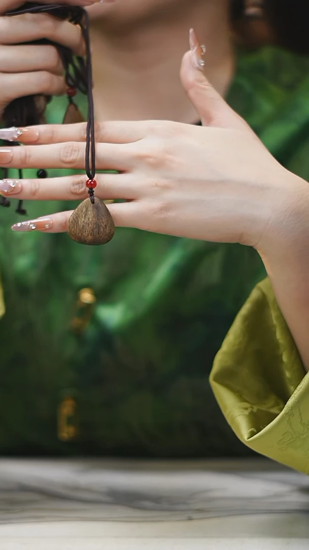 吊坠沉香水滴状吊坠多样性发一