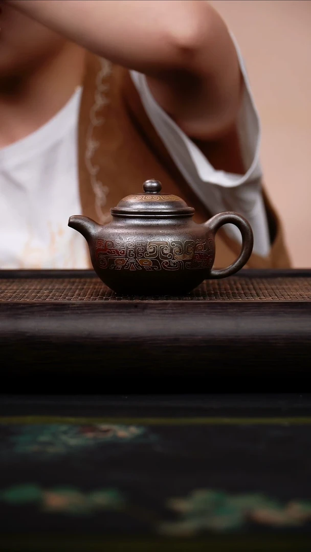 茶壶紫砂掇球 金银错