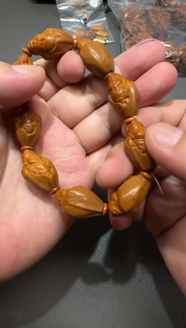 吊坠橄榄核雕刻手持