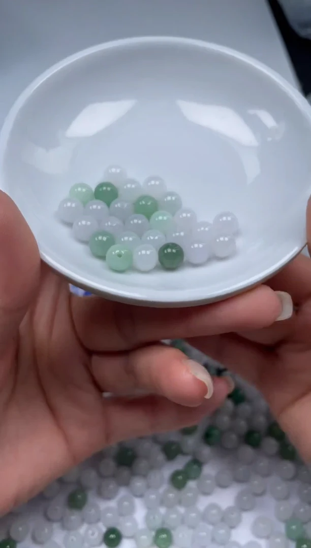 翡翠散珠未镶嵌Q32翡翠散珠卡7.7mm单圈25颗