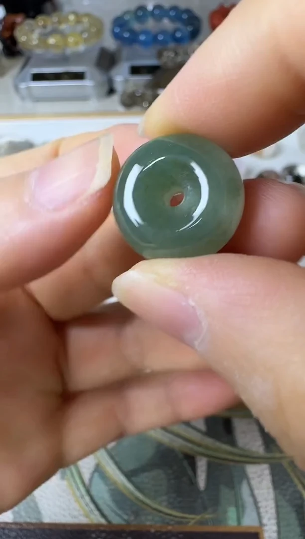 颈饰未镶嵌石英质玉2矿坑