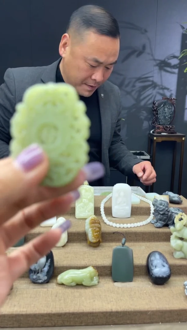 颈饰未镶嵌和田玉1