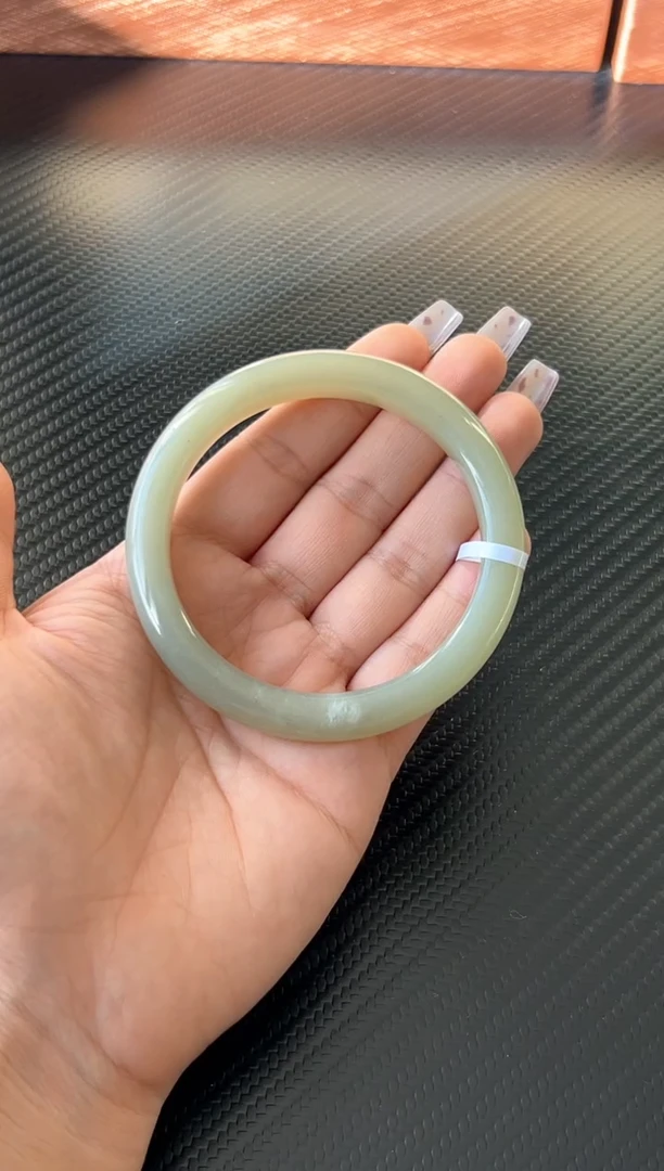 未镶嵌手镯和田玉曾****°且末微色差近矿60Mmh