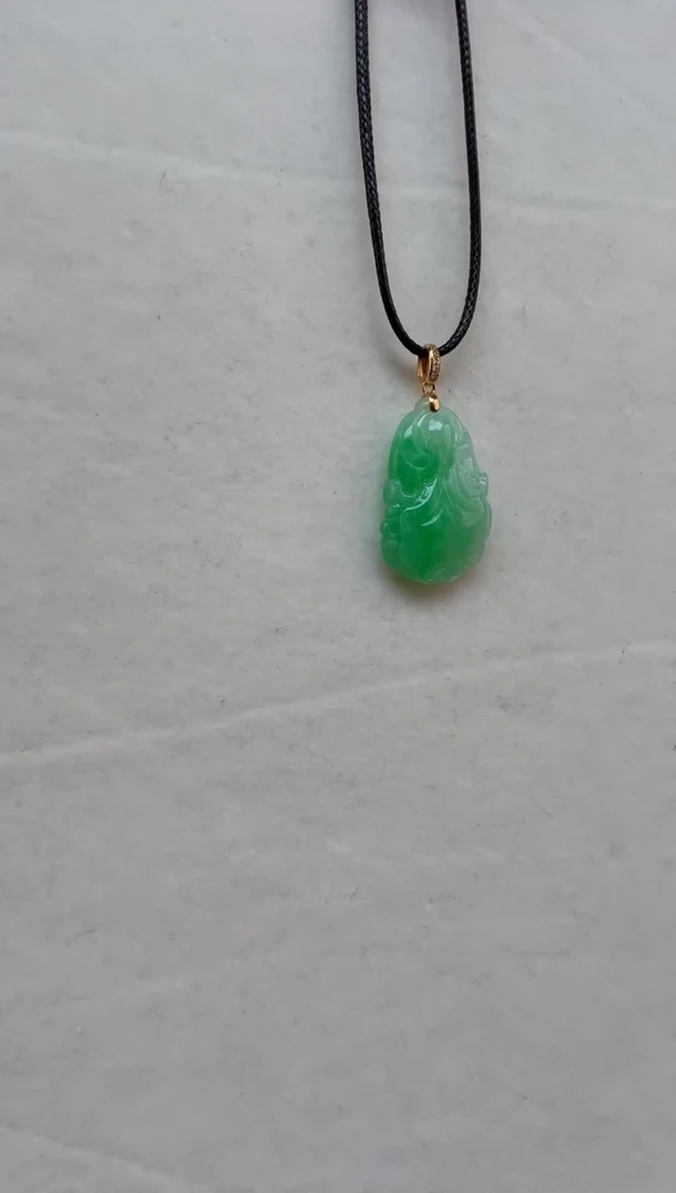 颈饰18K金镶嵌翡翠挂件