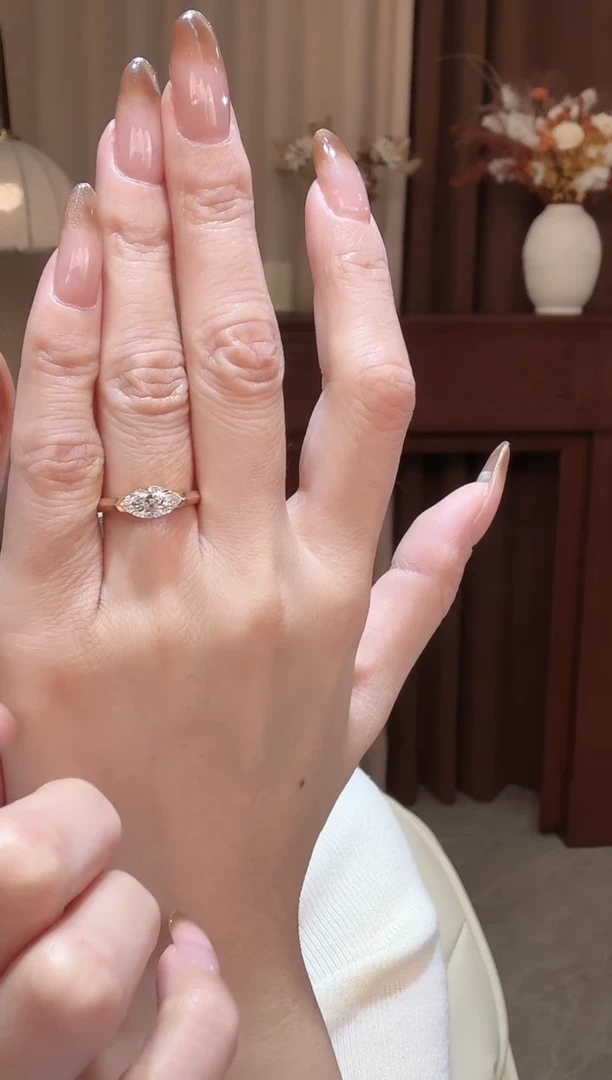 18K金镶嵌实验室培育钻石1卡马眼戒指k黄 11戒圈