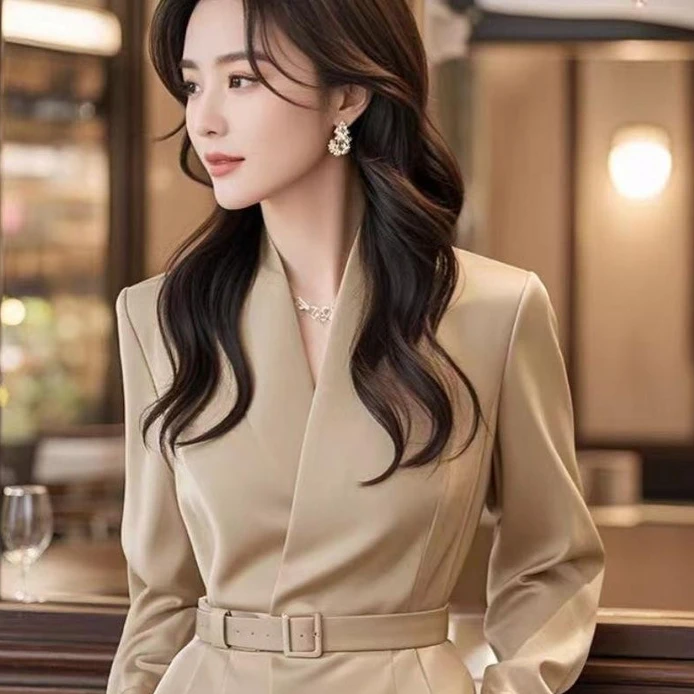 哥弟阿玛施正2025春秋季新款V领小香风收腰长袖衬衫女款漂亮小衫
