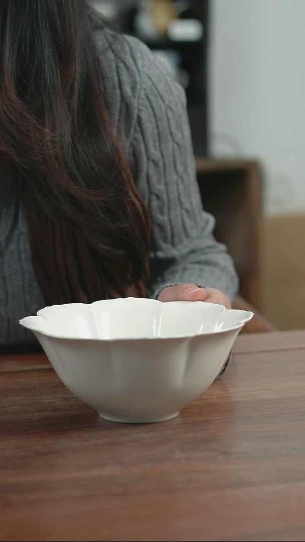 瓷樱花中碗微瑕 釉色随机