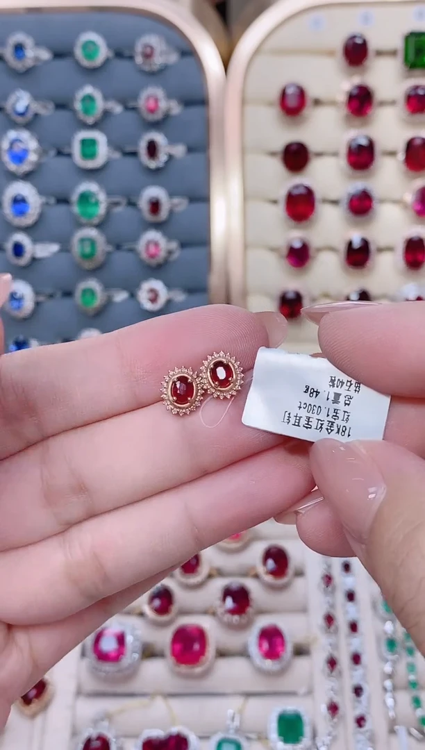 18K金镶嵌18K金耳饰红宝石幸**子-1.03ct