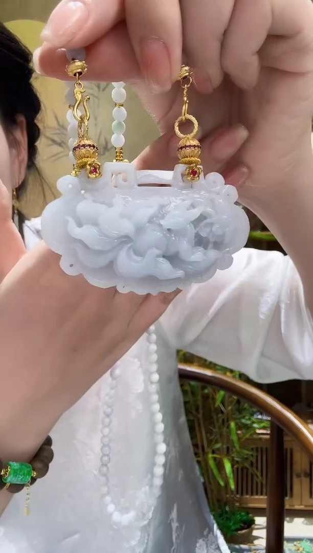 颈饰未镶嵌翡翠吊坠