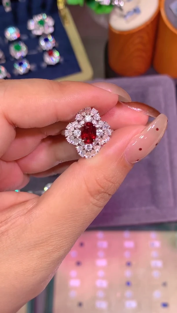 18K金镶嵌戒指红宝石1.25ct