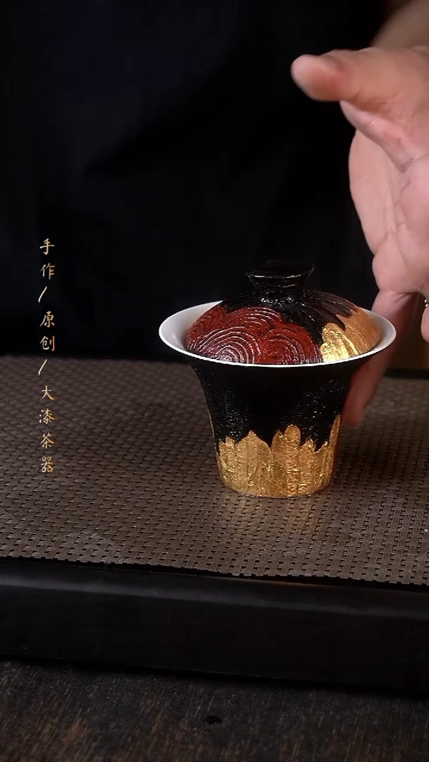 哇****哼预定黑红金黑内里马蹄盖碗