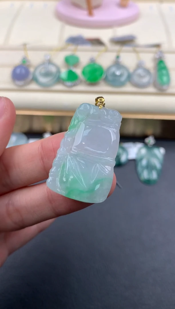 【闪购商品】翡翠颈饰18K金镶嵌Q19     