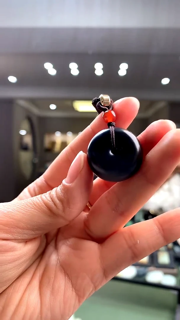 颈饰未镶嵌和田玉挂件