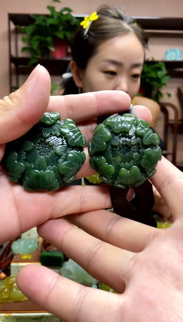 颈饰未镶嵌和田玉葵*`
