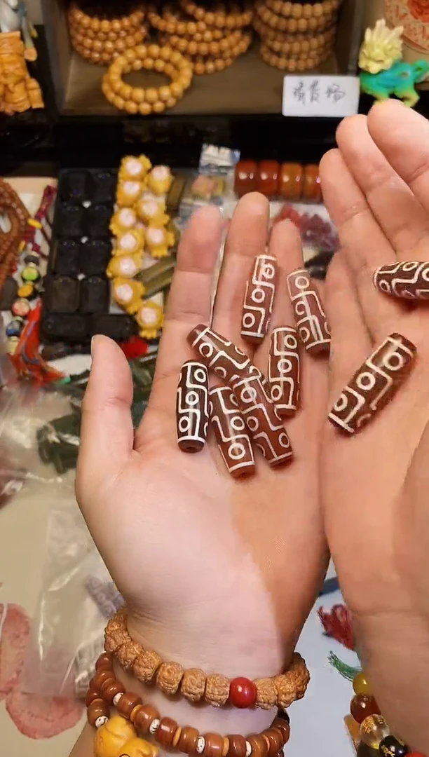 【闪购商品】查罗石11合金橘色九小眼40mm