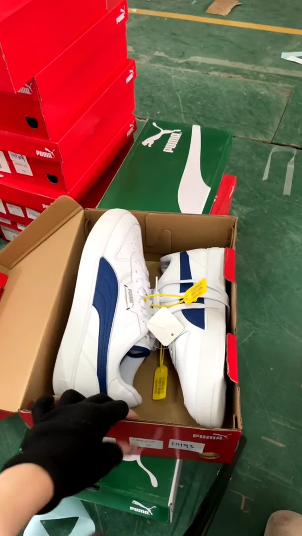 彪马时尚休闲运动鞋42M  NN109