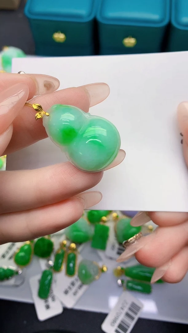 颈饰18K金镶嵌翡翠缅甸天然翡翠A货