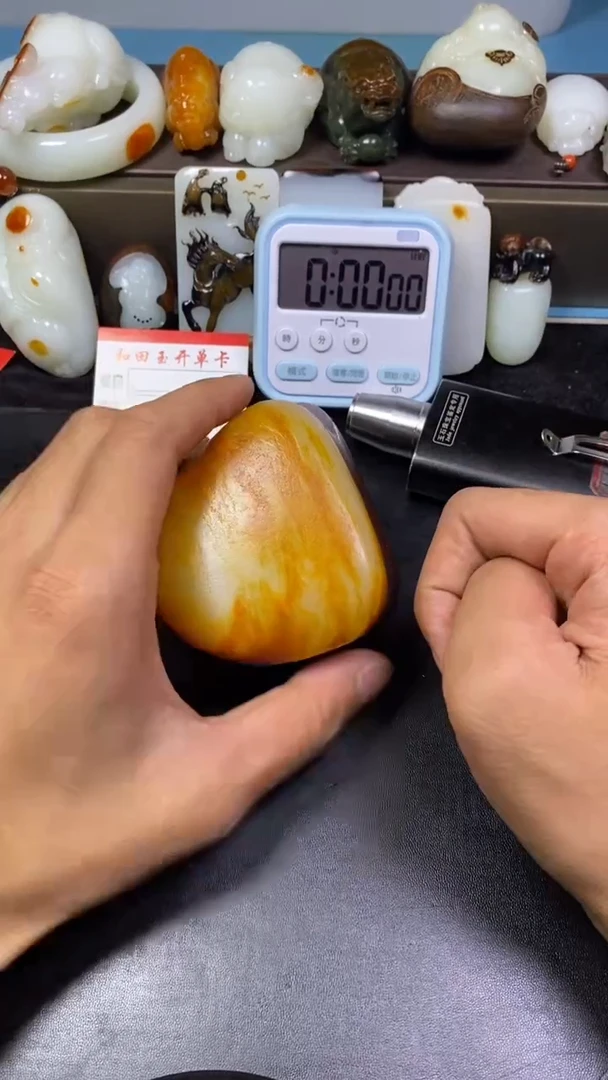 未镶嵌和田玉把件瘦**。和田玉