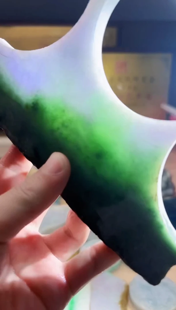 翡翠挂件未镶嵌A货张麦8363