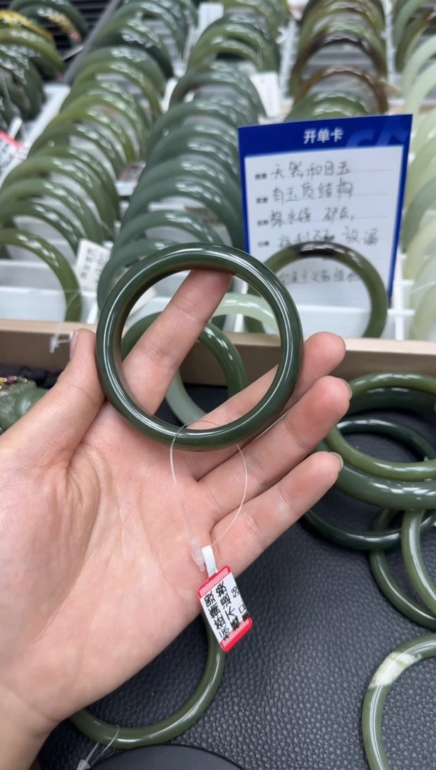 【闪购商品】和田玉手镯未镶嵌天然和田玉有天然结构