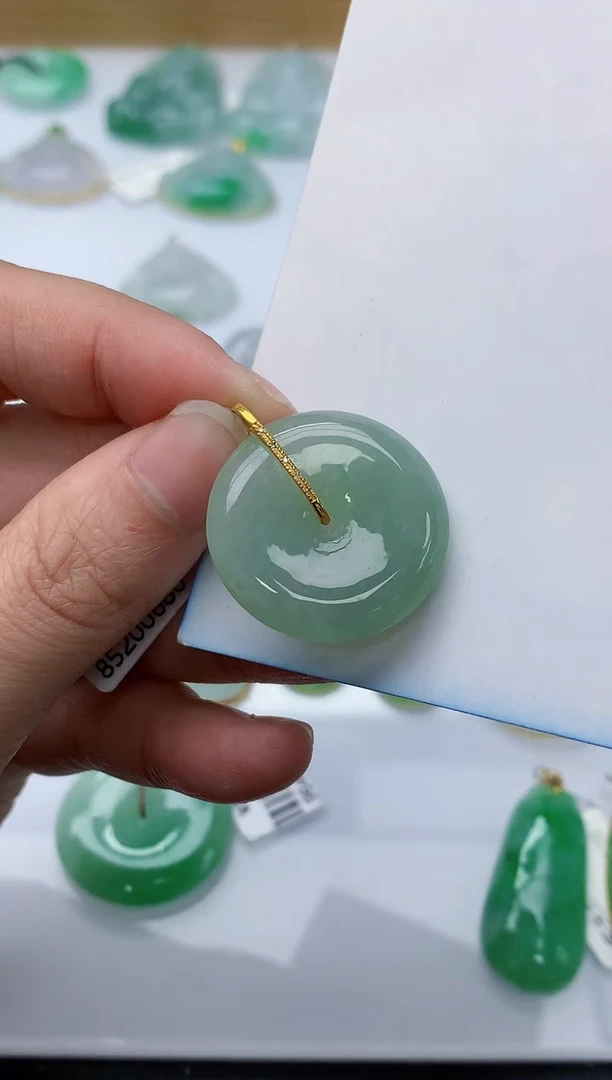 颈饰18K金镶嵌翡翠天然A货