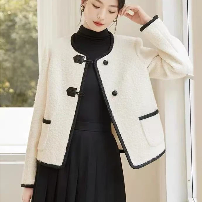 W482 秋冬款韩系独特小香风撞色短外套JT