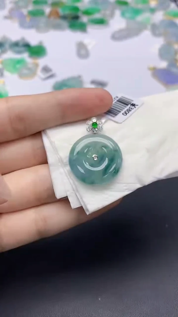 翡翠18K金镶嵌颈饰天然缅甸a货翡翠