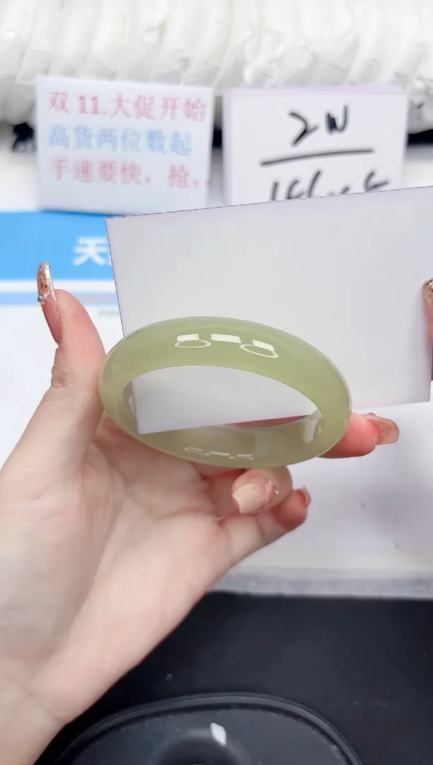 未镶嵌手镯石英质玉137-60