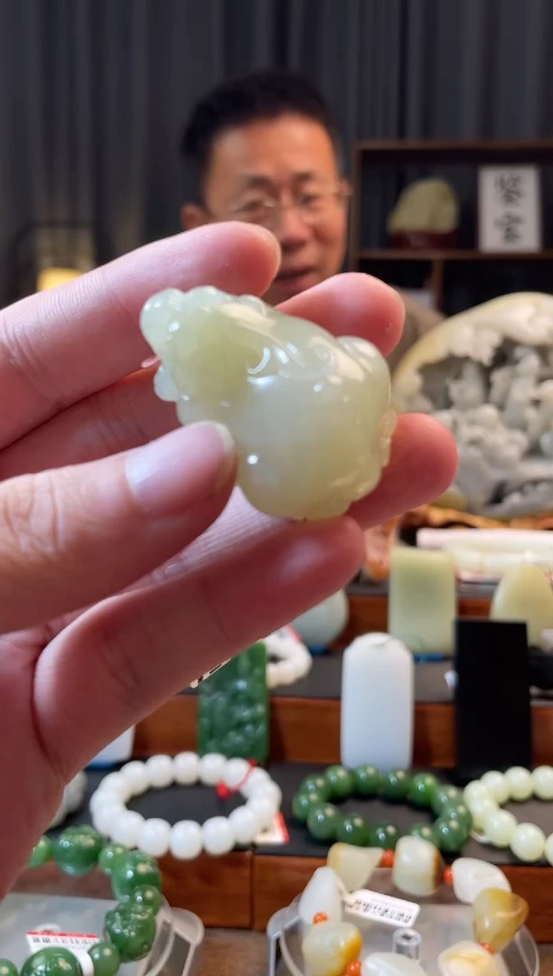 和田玉未镶嵌吊坠(不含链)挂件32.9g