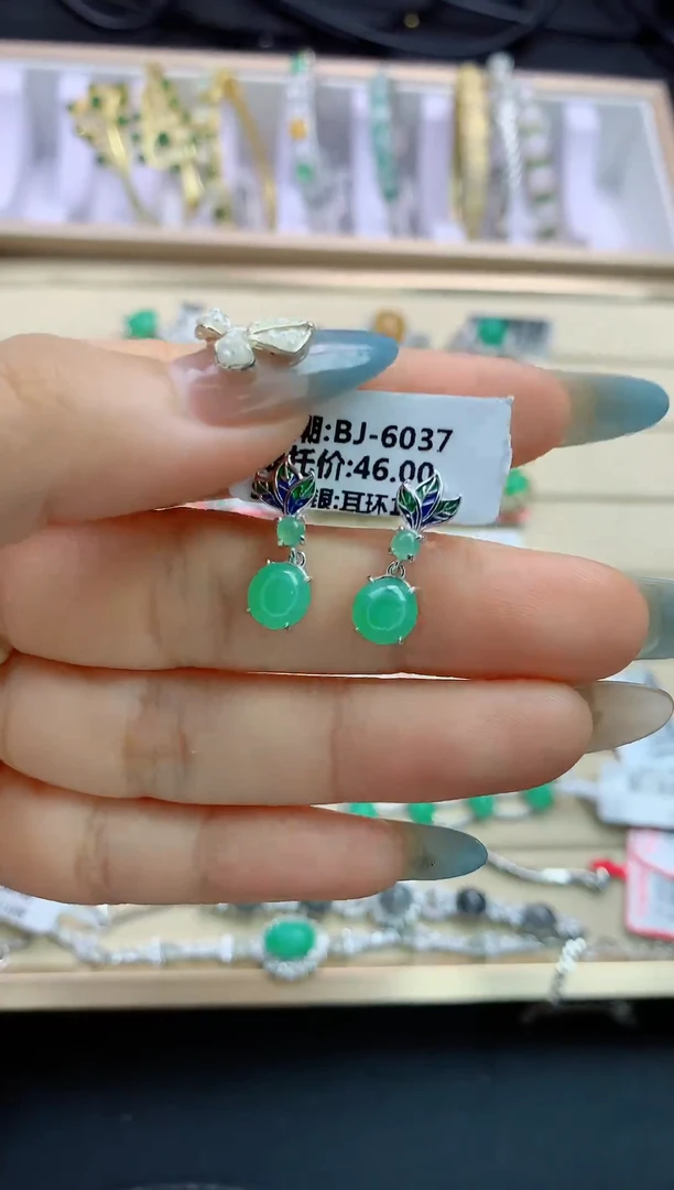 翡翠银S925镶嵌颈饰翡翠 银S925镶嵌 111
