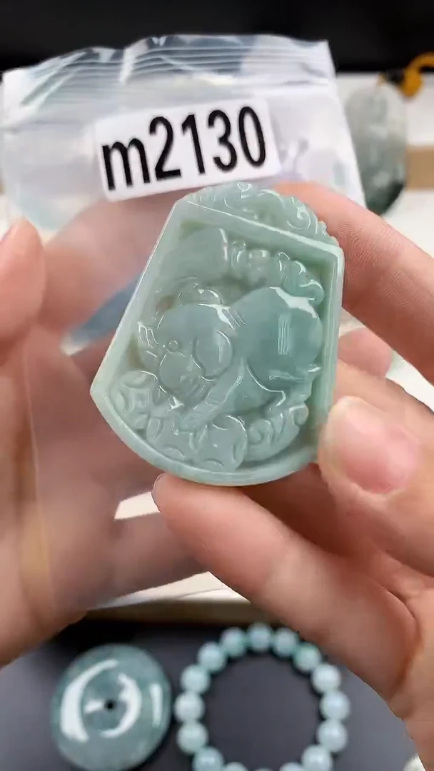 颈饰未镶嵌翡翠天然翡翠吊坠挂件