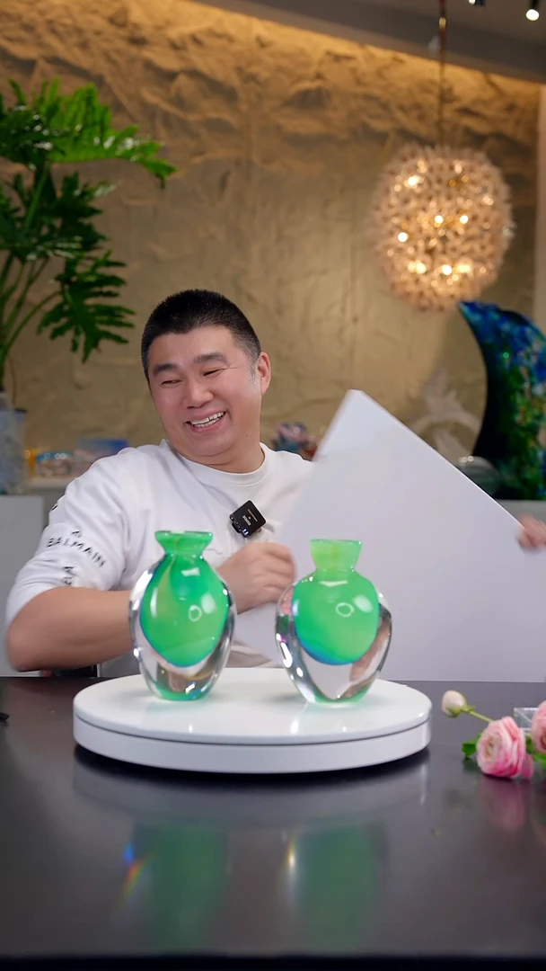 摆件小**下绿色设计款香薰瓶2只