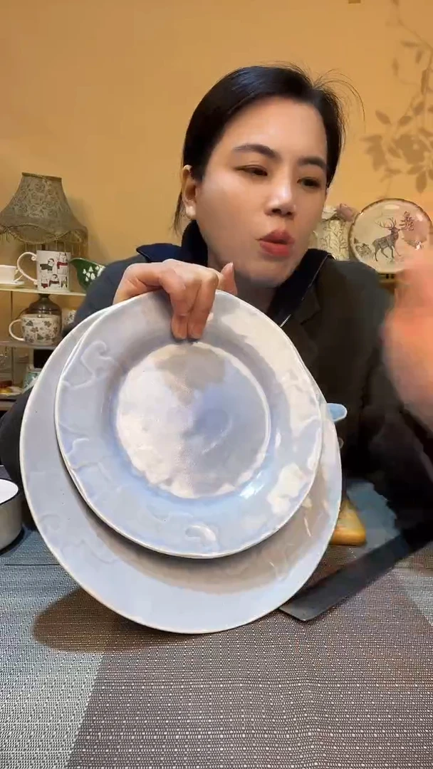 瓷片正品浮雕大小盘2件  介意勿拍