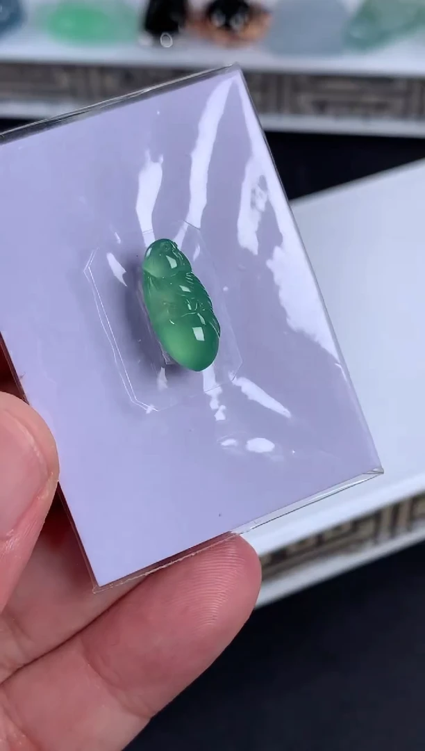 未镶嵌定制翡翠达*翡翠