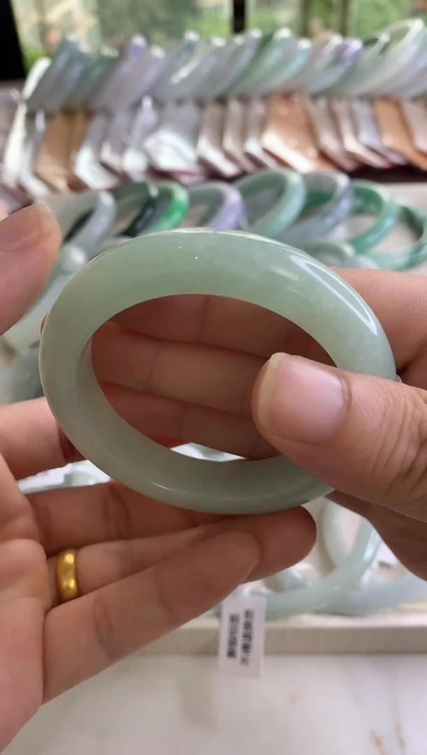 翡翠手镯未镶嵌果绿54