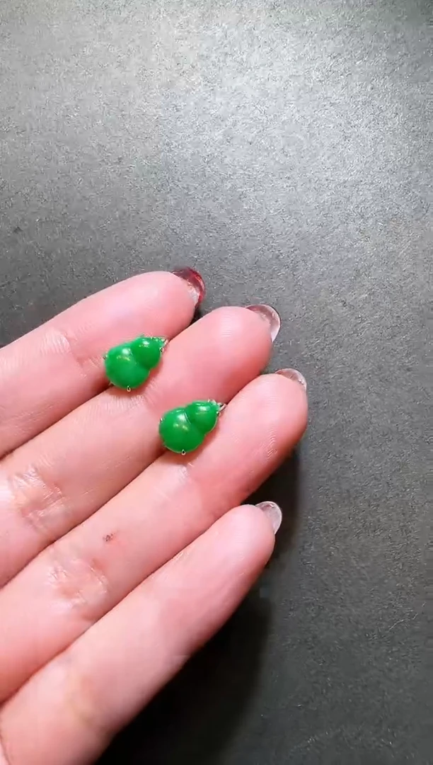 【闪购商品】翡翠耳饰18K金镶嵌翡翠葫芦耳扣