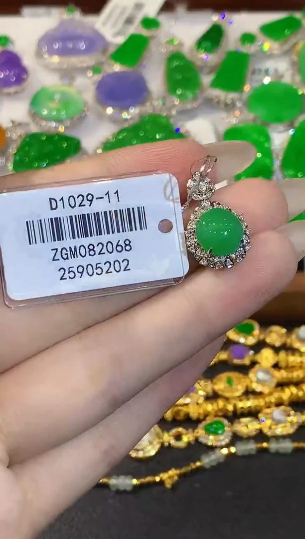 吊坠(不含链)18K金镶嵌翡翠SY多样性发其一