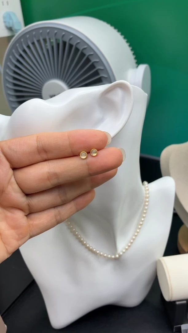 颈饰18K金镶嵌翡翠天然翡翠A货