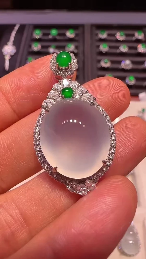 【闪购商品】翡翠颈饰18K金镶嵌吊坠